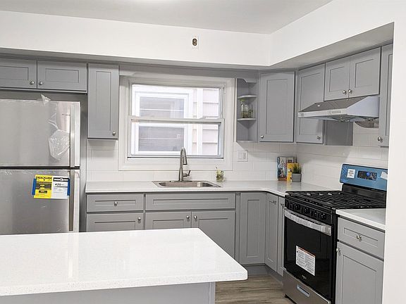 4th image of 20 Bentley Ave Floor 1