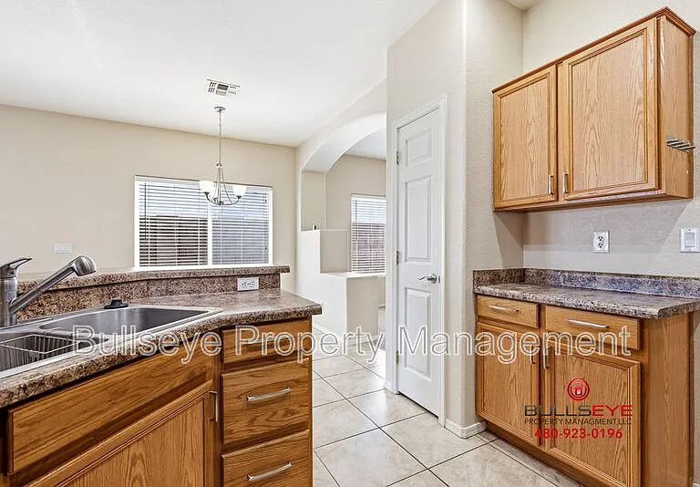 3736 E Woodside Way — Photo 12