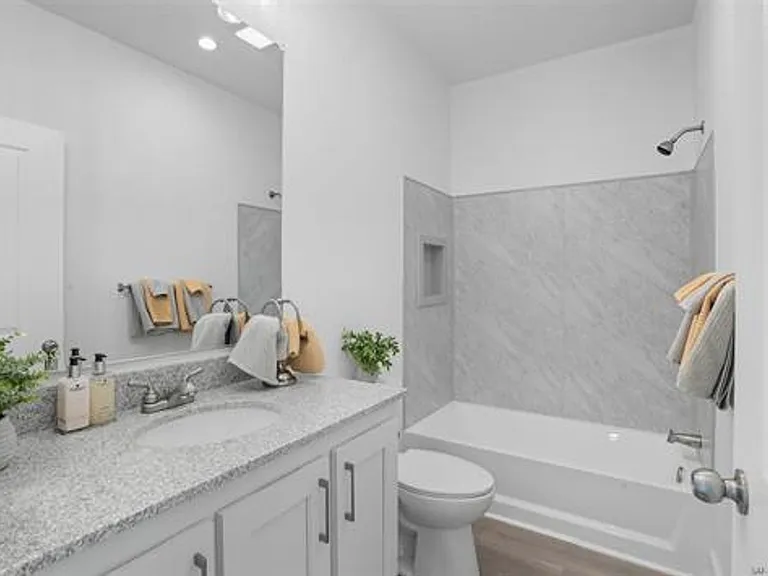 2080 Curtis Dr — Photo 17