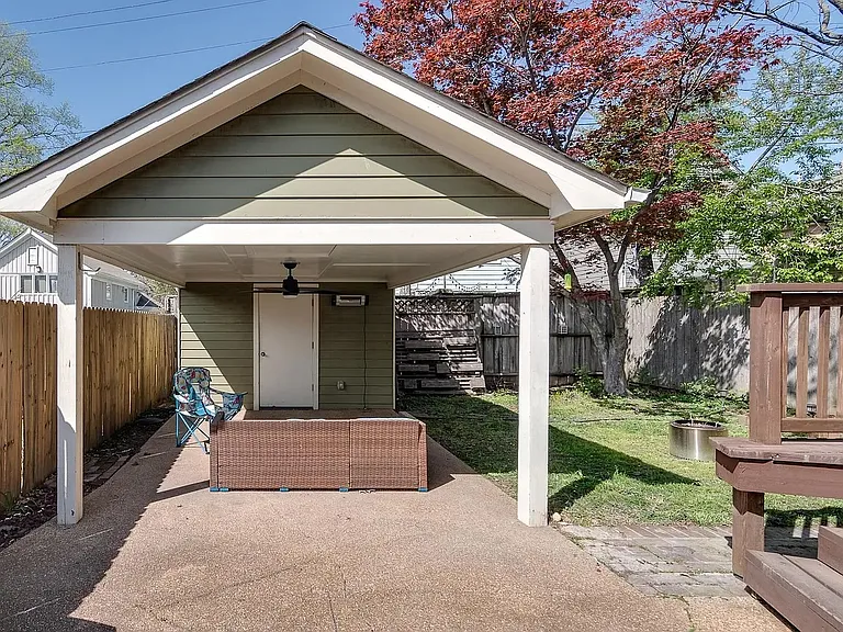2066 Carr Ave — Photo 23