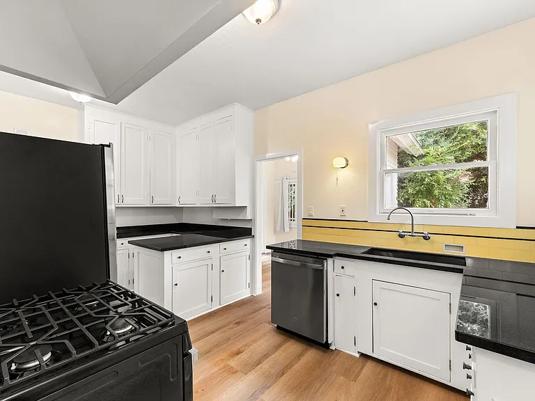 507 N Vine Ave — Photo 8