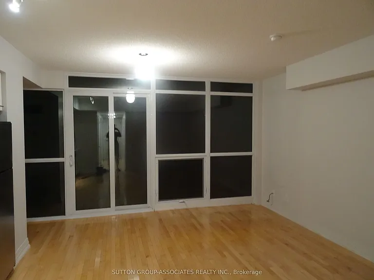 25 Carlton St #304 — Photo 5
