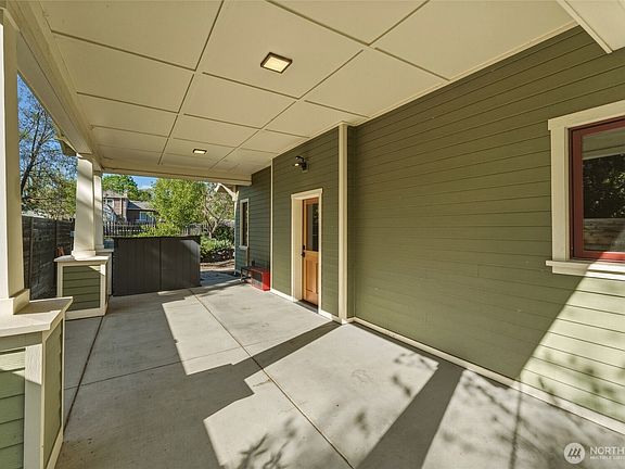 4th image of 831 Hobson Street