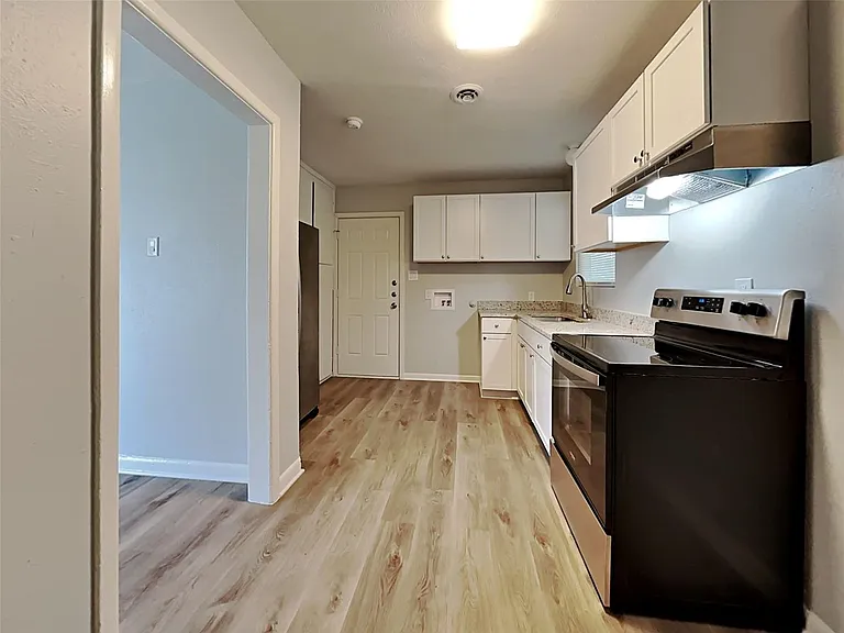 5825 Aton Ave — Photo 4