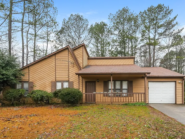 319 Knollwood Ln — Photo 1