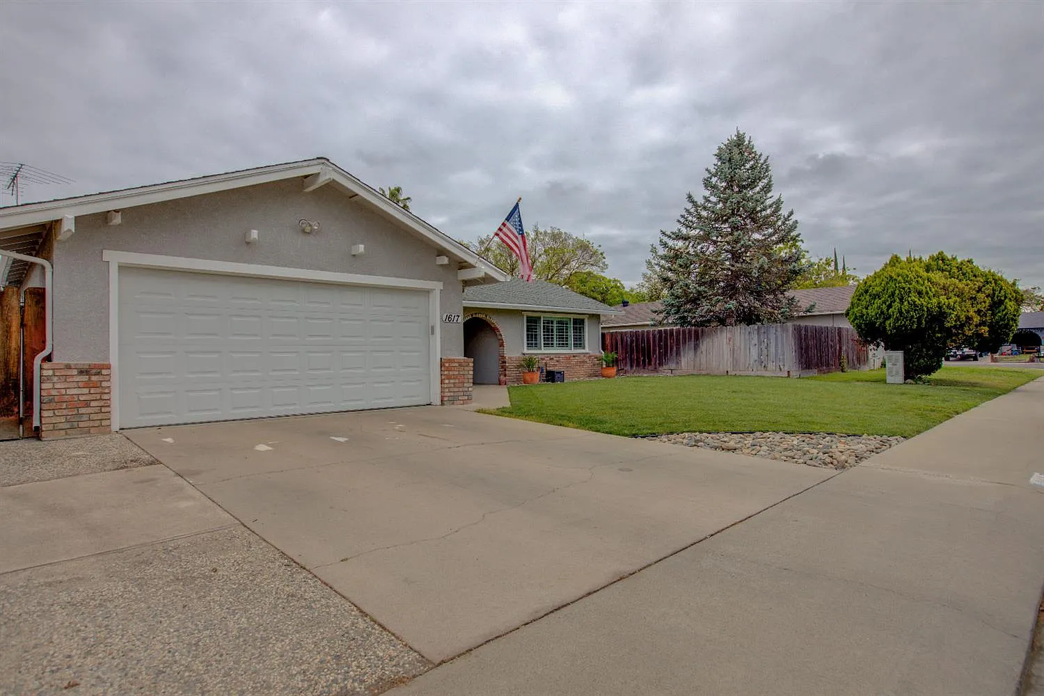 1617 San Carlos Ln photo 1