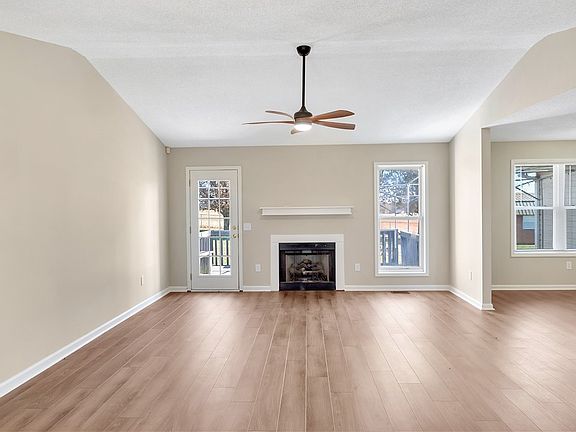 3rd image of 114 Meadowood Dr