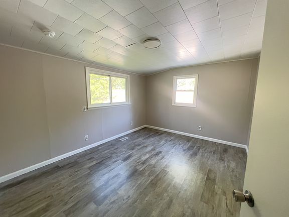 3rd image of 808 Hawthorne Dr