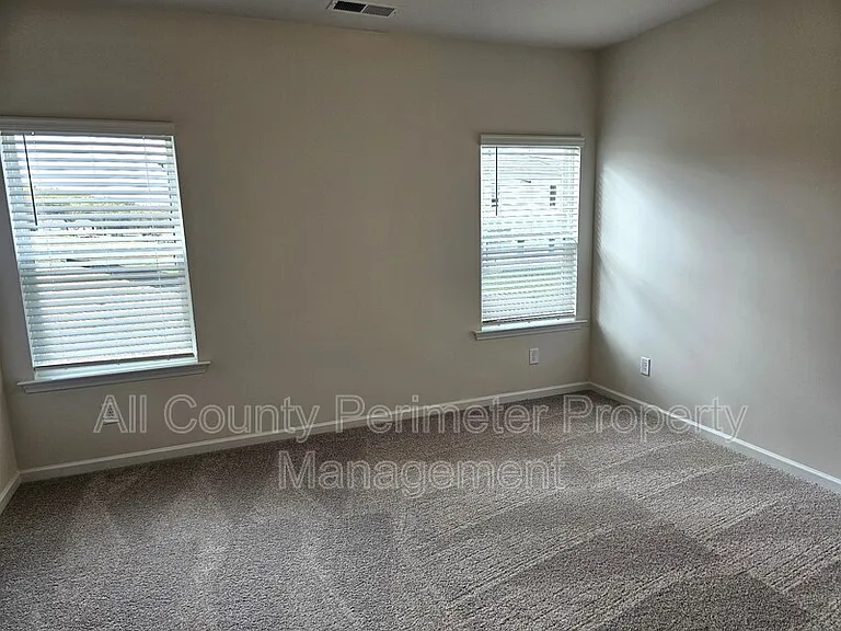 256 Dupont Dr — Photo 6