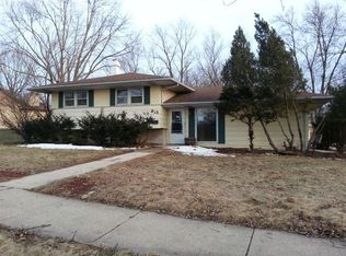 915 Maitland Dr, Lockport, IL 60441