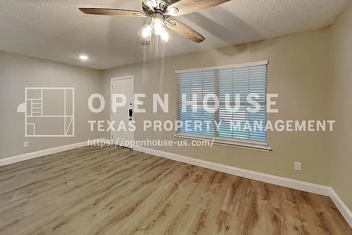 924 Rock Dove Cir — Photo 5