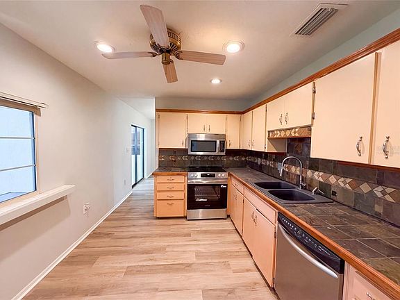 4th image of 466 LELAND DRIVE