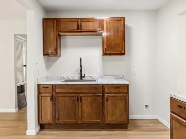 1127 Harris Way, Galveston, TX 77551