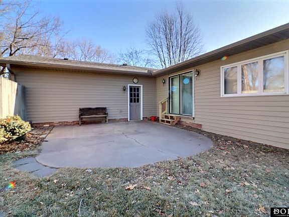 4th image of 2811 Douglas Dr