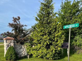 Applewood Dr, Charlevoix, MI 49720