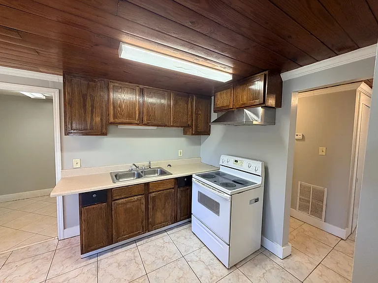 1005 Langdale Dr #B — Photo 8