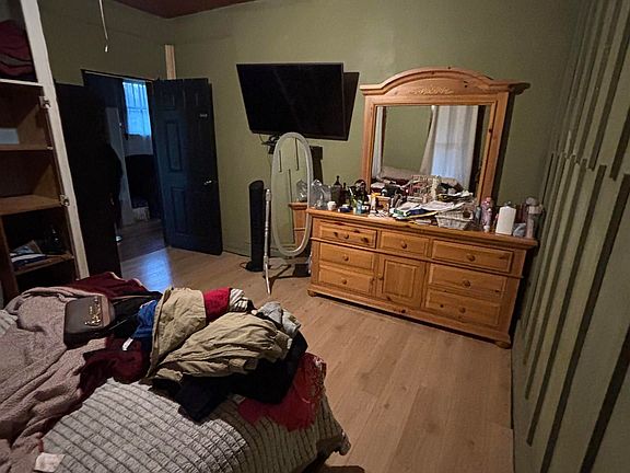 30th image of 2423 W Garden St