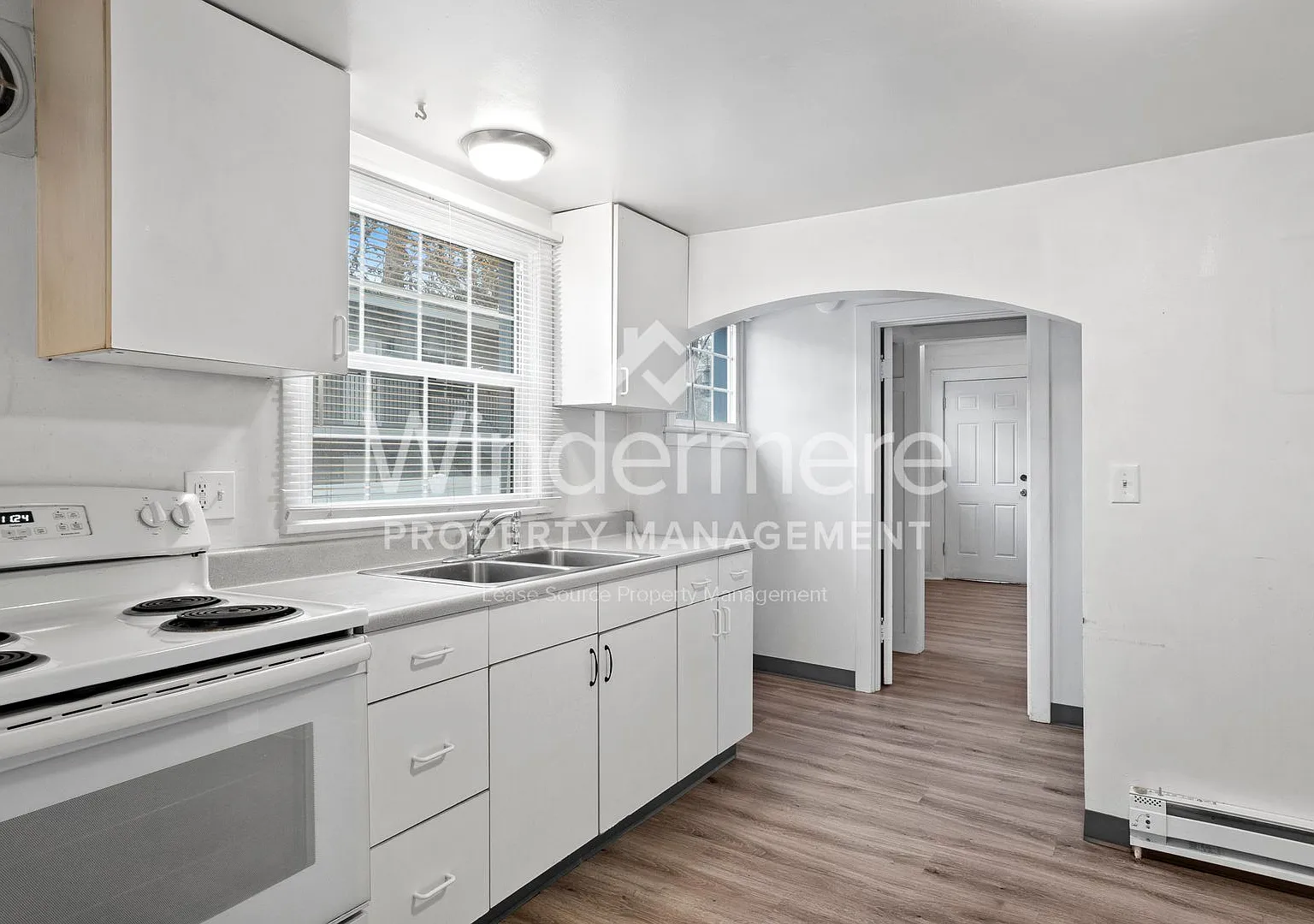 1425 W 8th — Photo 2