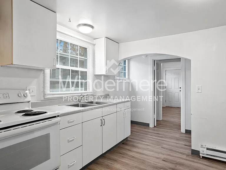 1425 W 8th Ave — Photo 2