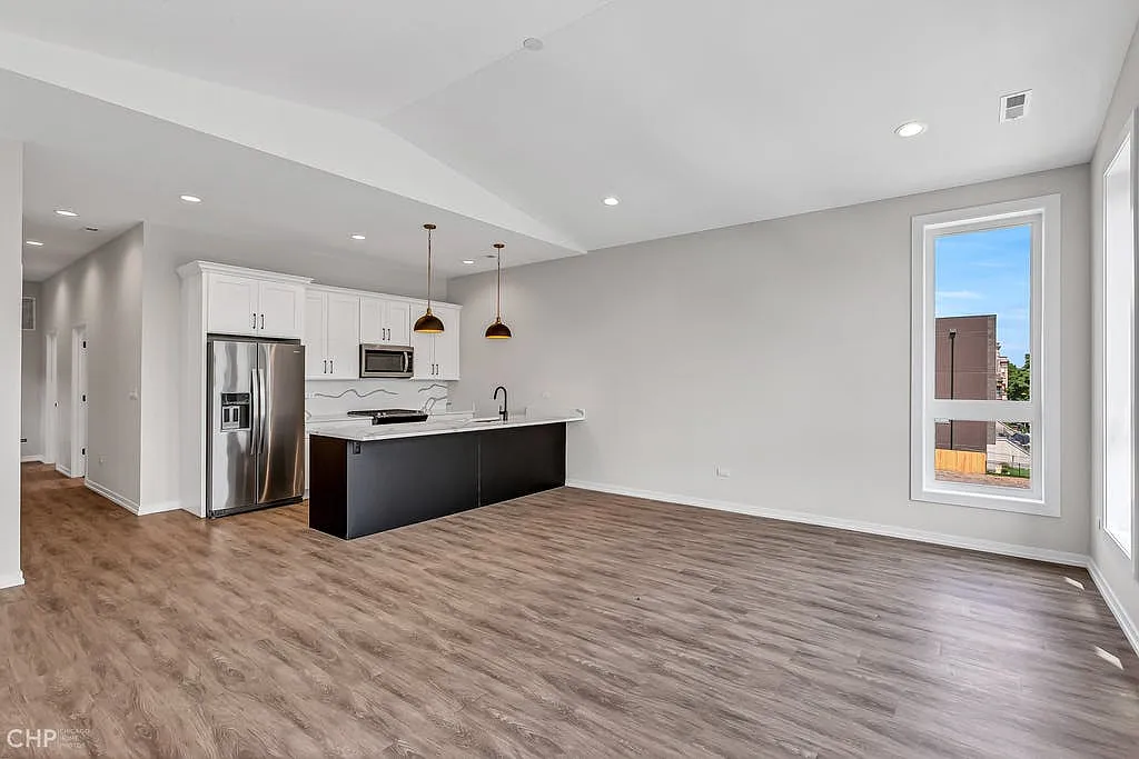 3 bed, 1600 sqft, $2,725 — Photo 3