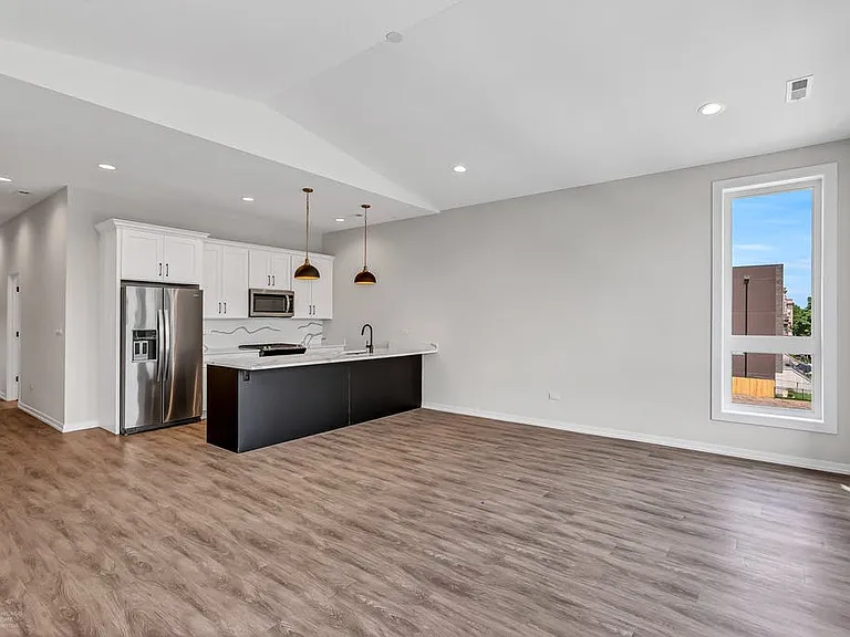 4906 S Saint Lawrence Ave #3 — Photo 3