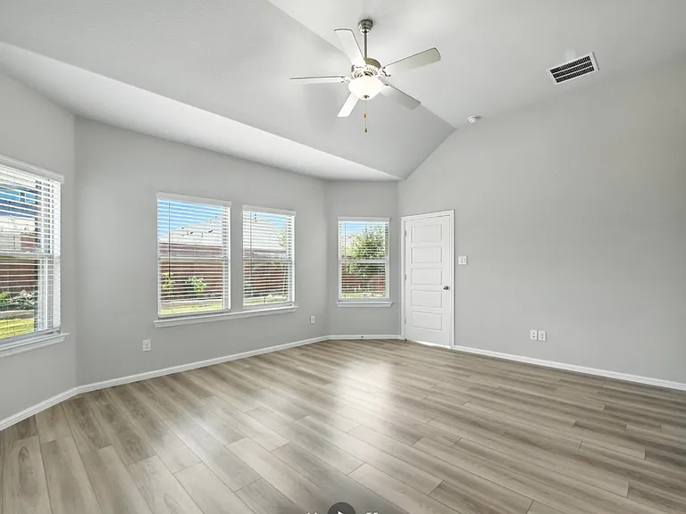 913 Cobalt Dr — Photo 15