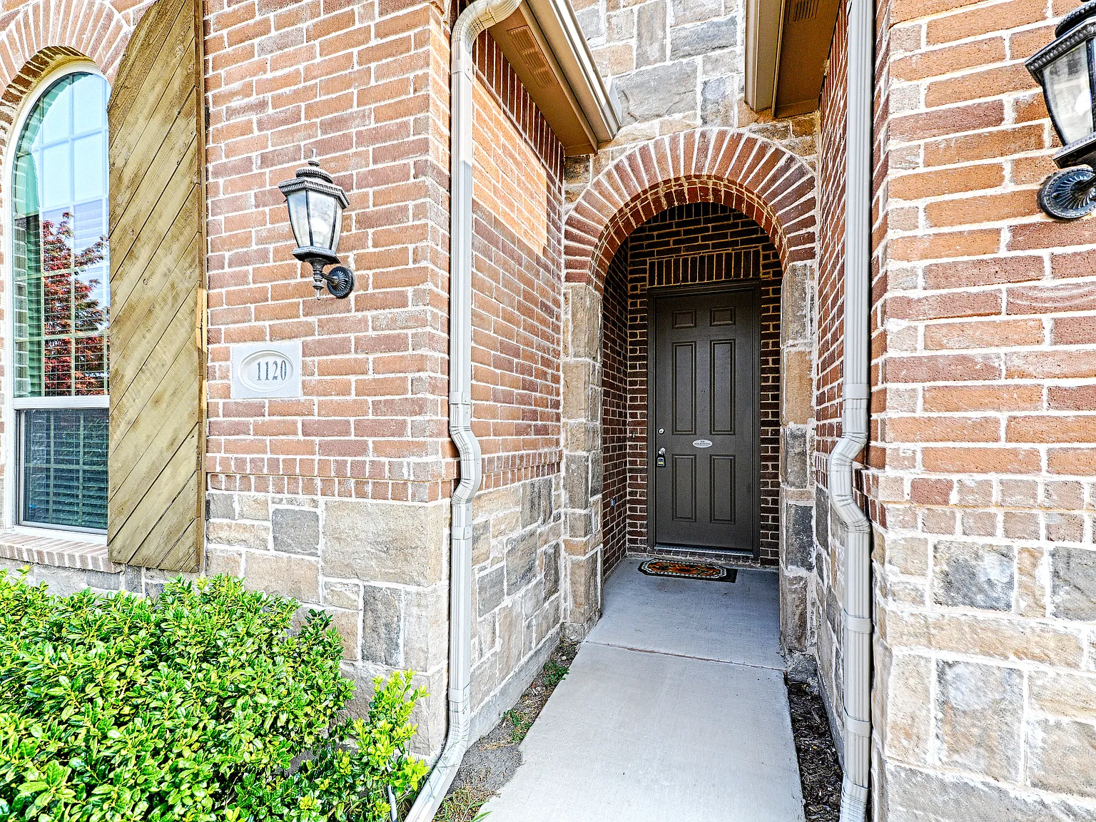 1120 Sheldon Dr — Photo 3