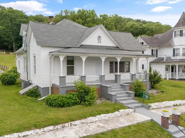 313 W Spring St, Oliver Springs, TN 37840