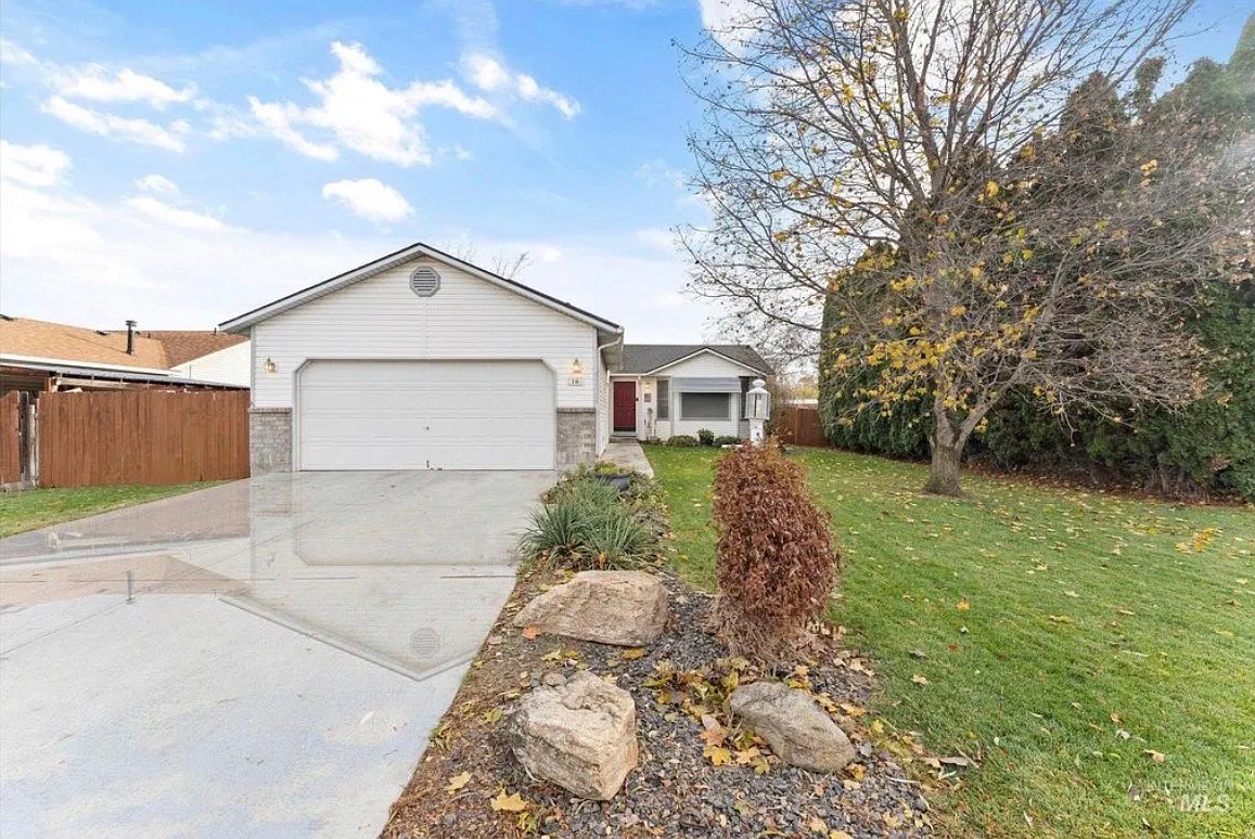 2 bed, 600 sqft, $1,800 — Photo 1