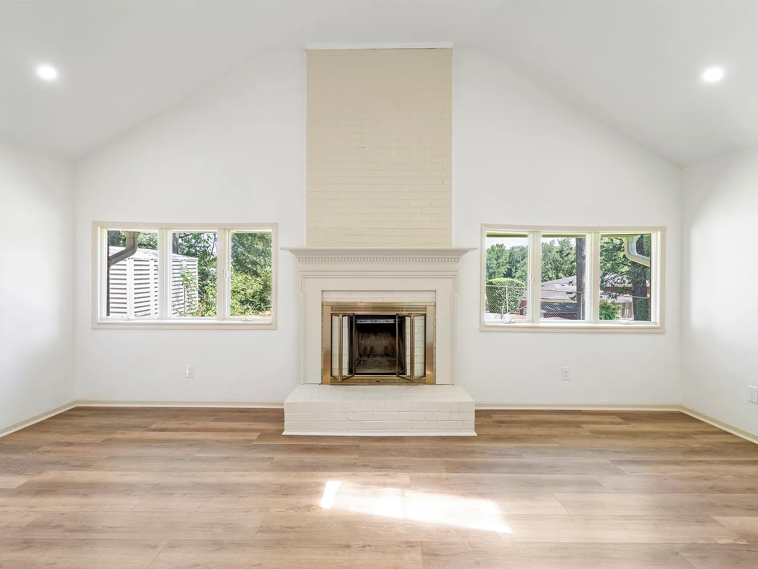4 bed, 2.5 bath, 2550 sqft, $2,950 — Photo 4