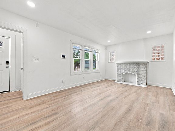 2nd image of 16515 Mark Twain St