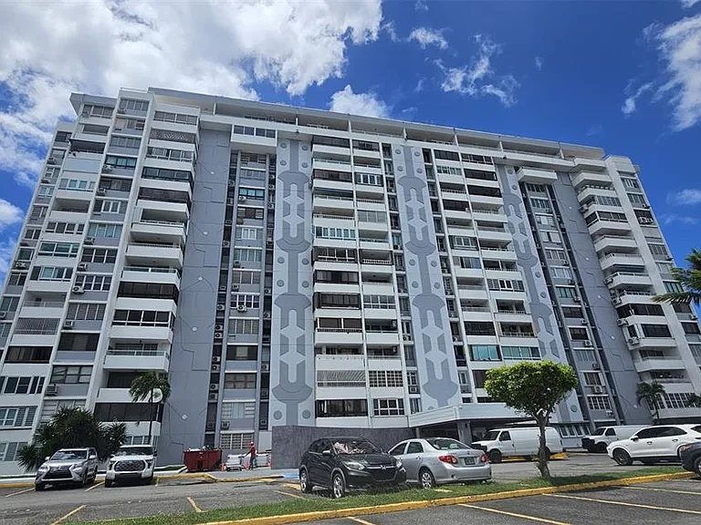 Laguna Ave. Cond. Laguna Gardens Iii #2-A — Photo 1