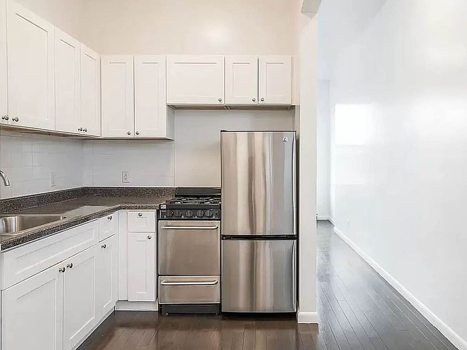 2nd image of 126 Elizabeth St #21