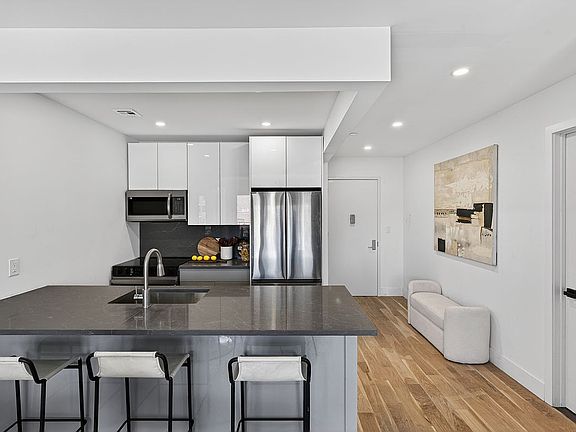 4th image of 31-65 14th St #2R