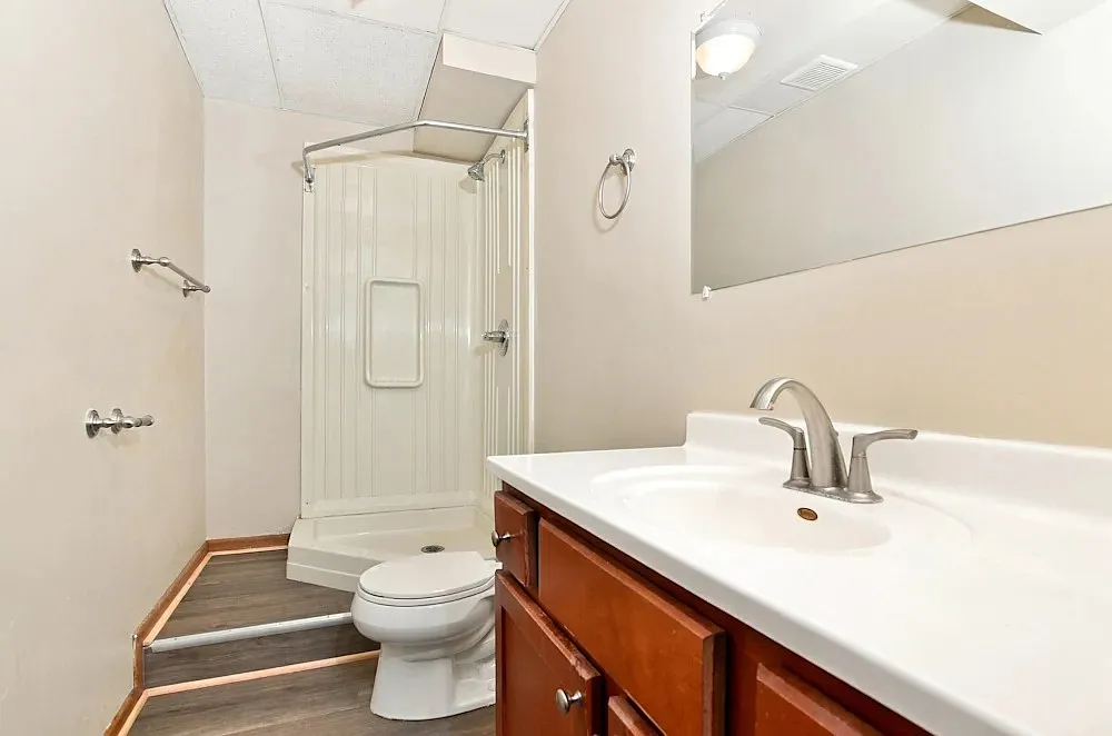 3 bed, 1.5 bath, 1692 sqft, $1,320 — Photo 2