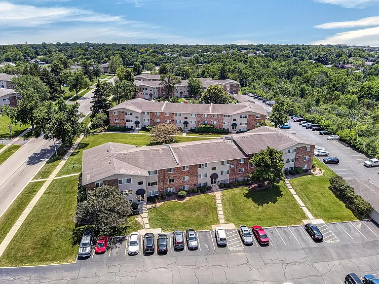 37-Woodlands-37_Community