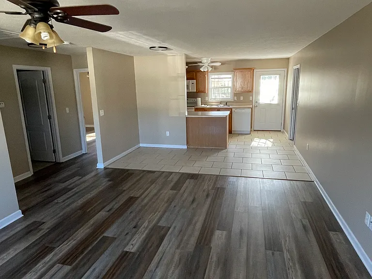 207 E 5th St #B — Photo 2