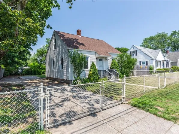 14 Archer St, Pawtucket, RI 02861