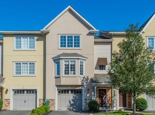 4 Christina Ct, Fairfield, NJ 07004