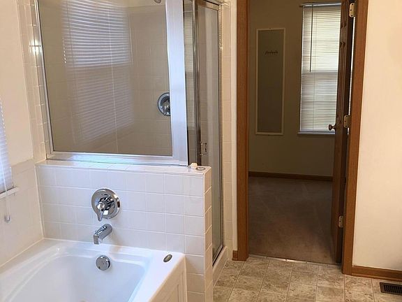 4th image of 763 Bent Oak Dr