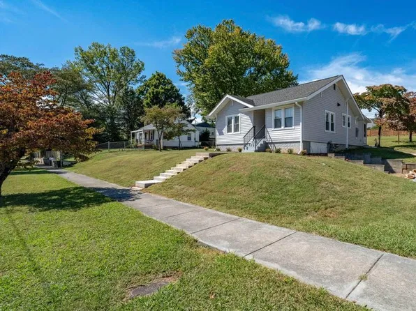 915 E Unaka Ave, Johnson City, TN 37601