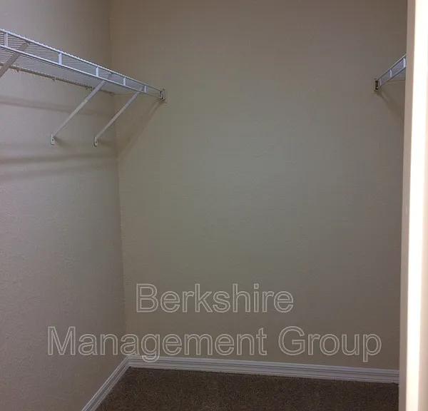 1106 Meadow Ave — Photo 4