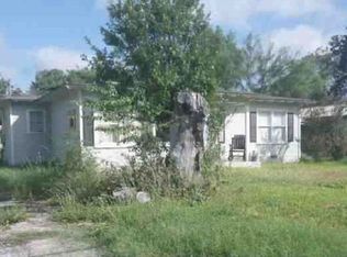 714 E Mesquite St, Uvalde, TX 78801