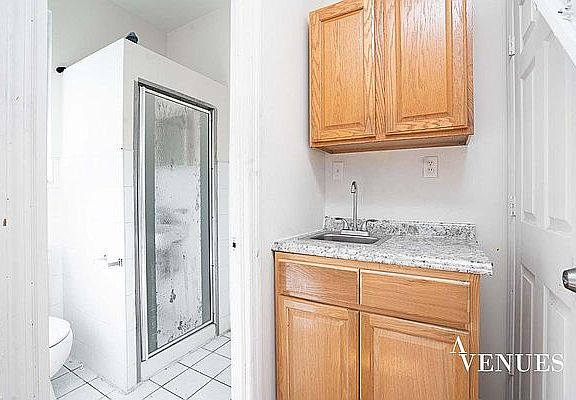 4th image of 131 E 110th St #8A