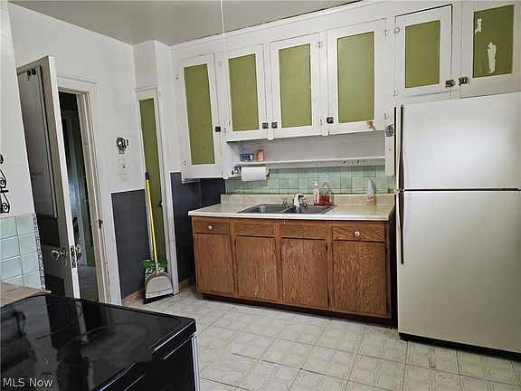 2nd image of 411 E 112th St