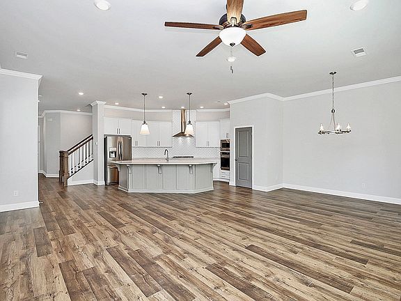 5th image of 2536 Barry St