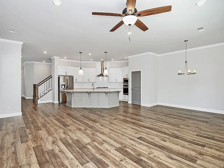 2536 Barry St — Photo 5