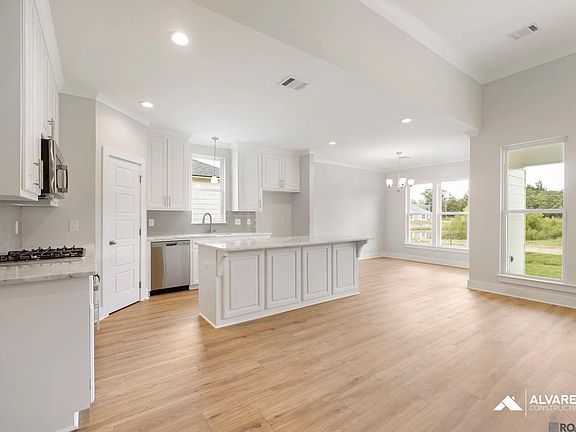 3rd image of 10656 Deric Ave