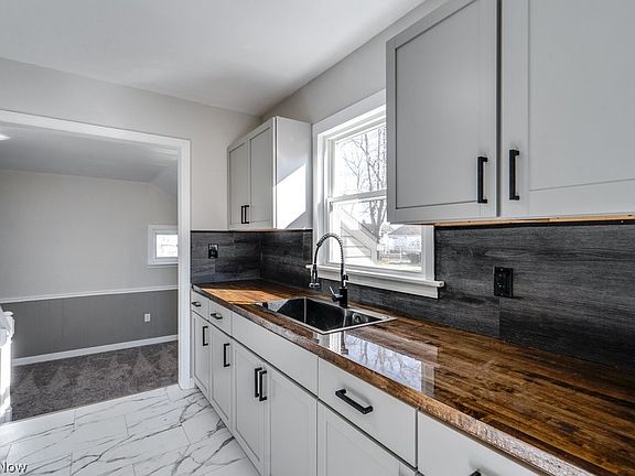 4th image of 2808 Kirby Ave NE