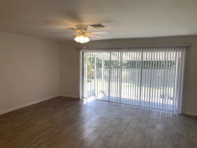 2 bed, 927 sqft, $1,599 — Photo 2